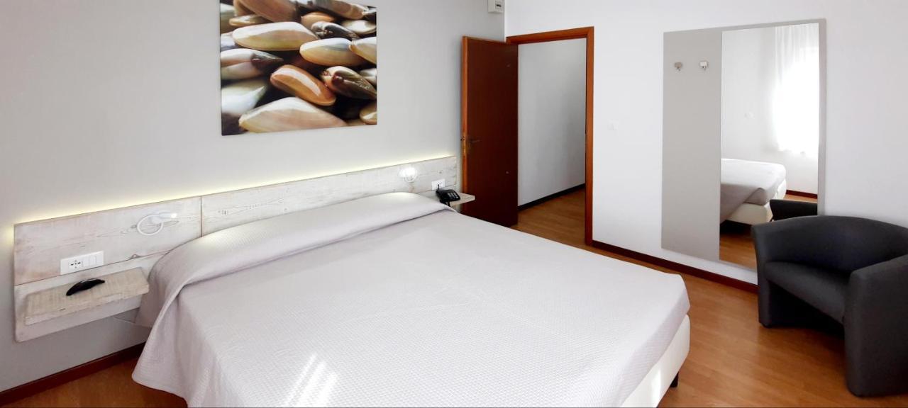 Hotel Carol Grado Zewnętrze zdjęcie